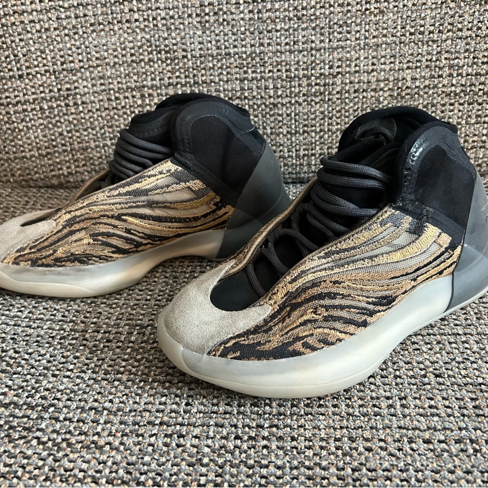 Adidas Yeezy QNTM  Sneakers
